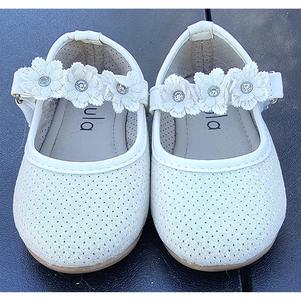 Zula Toddler Girl's Off-White Mary Janes embellished w/Flowers/Faux Stone SZ 4